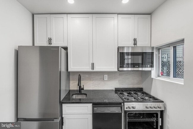 Building Photo - 3058 Tilton St