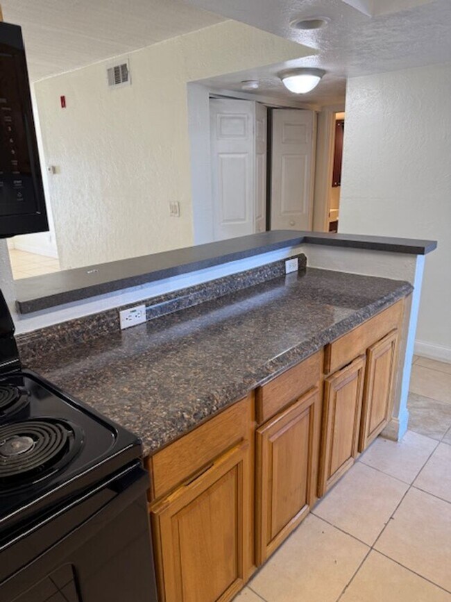 Building Photo - Gorgeous Sunset views. 2 bedroom 2 bath condo