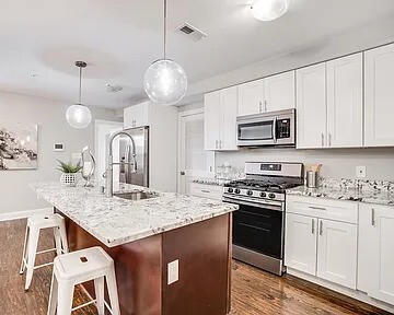 Building Photo - 1258 Holbrook Ter NE