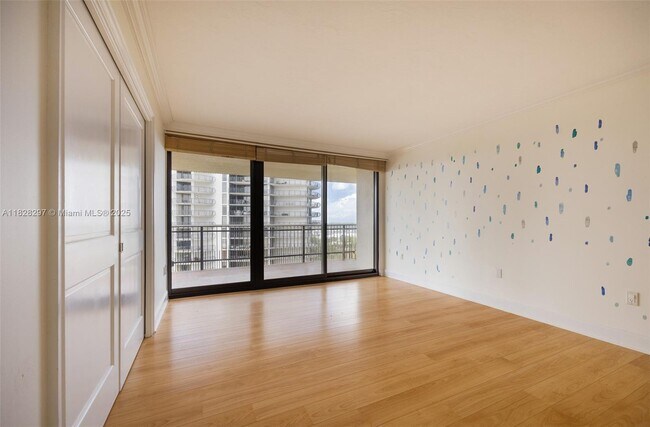 Building Photo - 2901 S Bayshore Dr