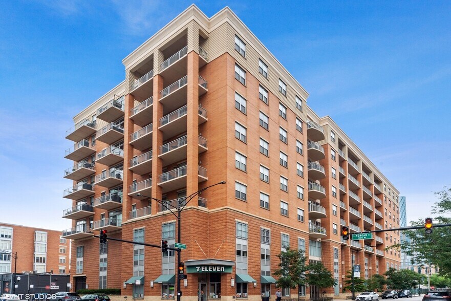Building Photo - 950 W Monroe St