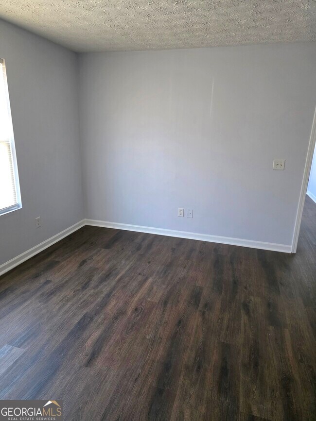 Building Photo - 12101 Fairington Ridge Cir
