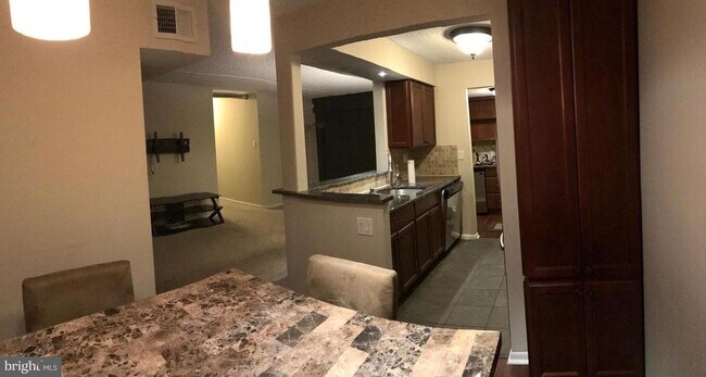 Building Photo - 3304 Valley Dr