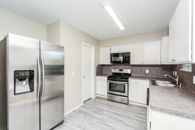 Building Photo - 8826 Pecan Pl Dr