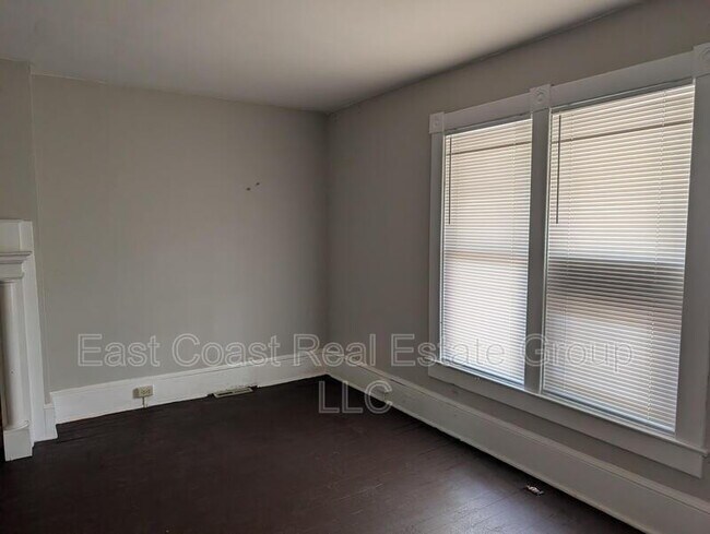 Building Photo - 304 1/2 W Martin St, Martinsburg, WV