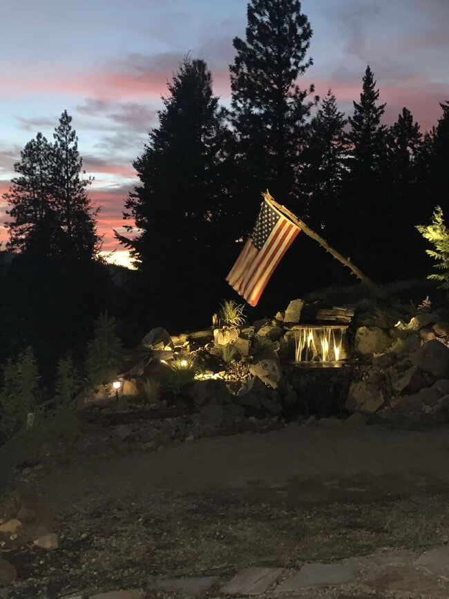 Building Photo - 2BR, 2BTH Executive Log Cabin Living Overlooking Carlin Bay on Lake Coeur d'Alene