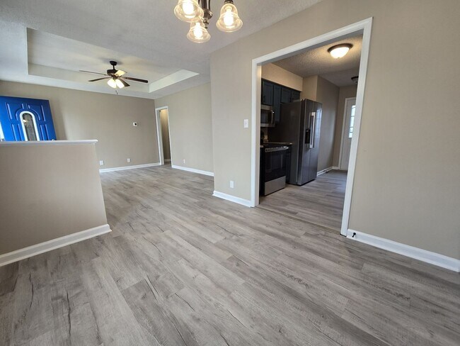 Building Photo - 3 Bedroom 2 Bathroom Home