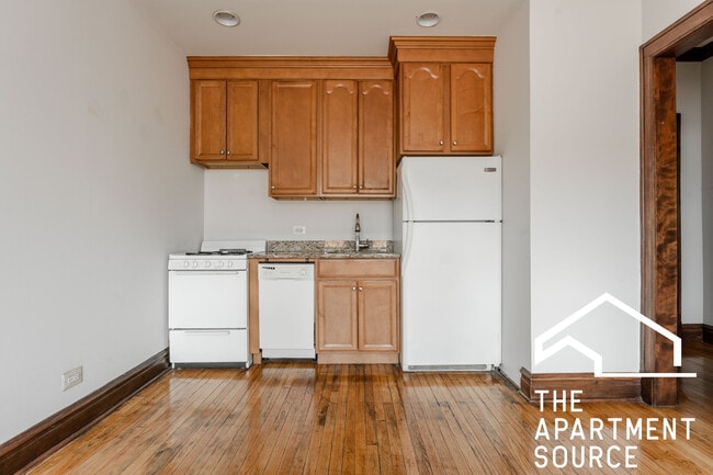 Building Photo - 4755 N Sawyer Ave