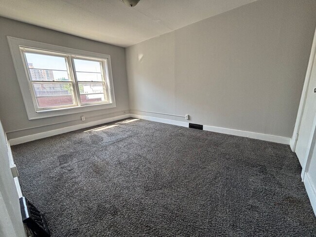 Building Photo - Harrises REO 631 S 19th Ave LLC (629/631 S 19th)