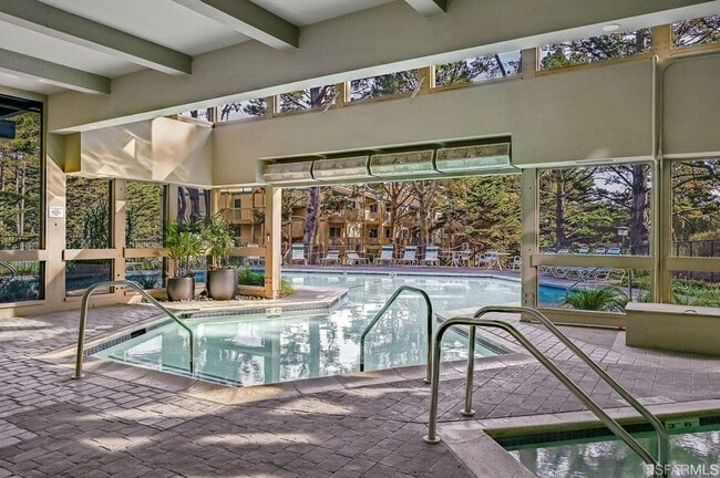 Building Photo - Townhouse Condo 2 BD / 1.5 BA