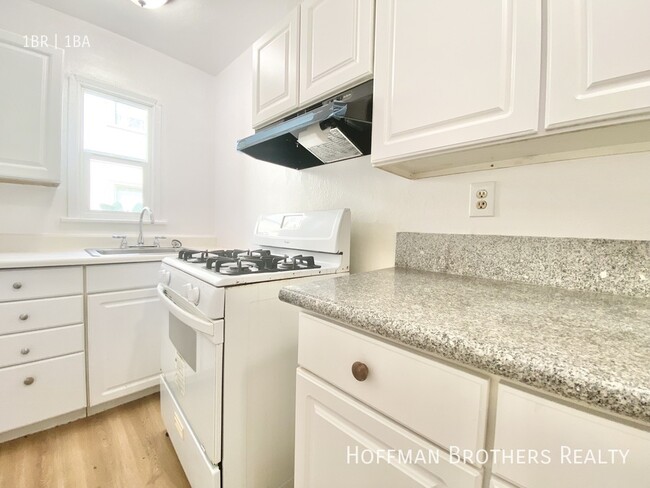 Building Photo - 522 Heliotrope Dr