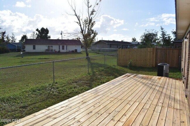 Building Photo - 4006 E 11th St