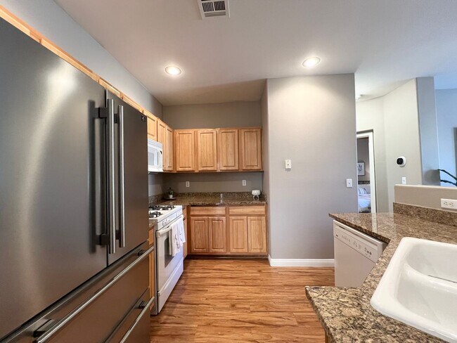 Building Photo - 3555 Meridale Dr