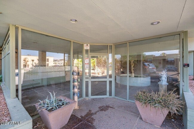Building Photo - 1702 W Tuckey Ln