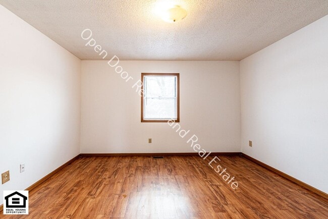 Building Photo - 5215/5217 Vermont Lane