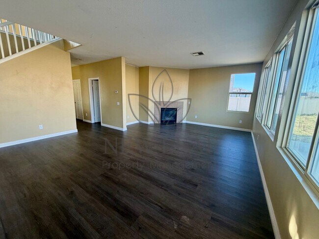 Building Photo - 4 bedroom 3bath 3 car garage in Victorville