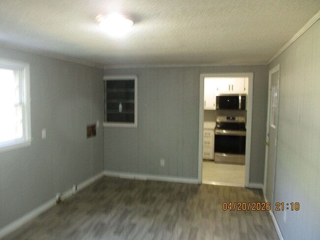 Building Photo - 1906 W Whitney Ave