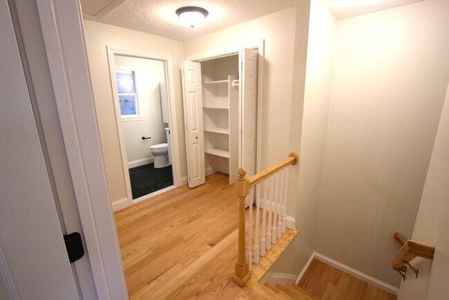 Building Photo - 4 Pinecrest Village