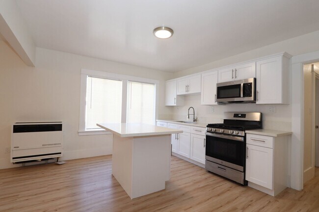 Building Photo - LB2384 - RUBS
