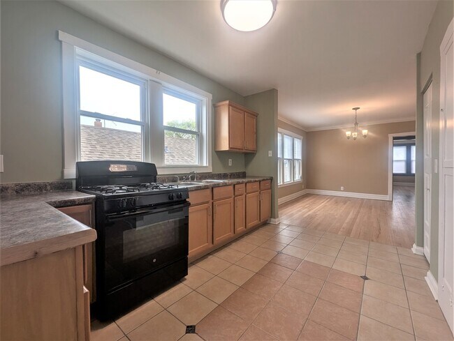 Building Photo - 3114 N Kilpatrick Ave