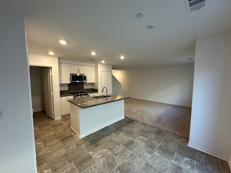 Building Photo - 7512 Fig Grove Ln