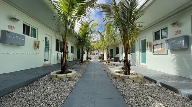 Building Photo - 8235 Crespi Blvd