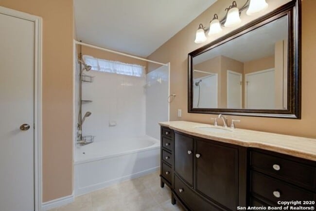 Building Photo - 3 Bedroom/2 Bath Wildhorse Subdivision