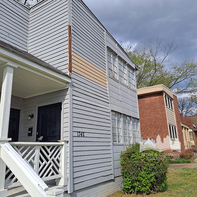 Primary Photo - 1742 Brown Ave