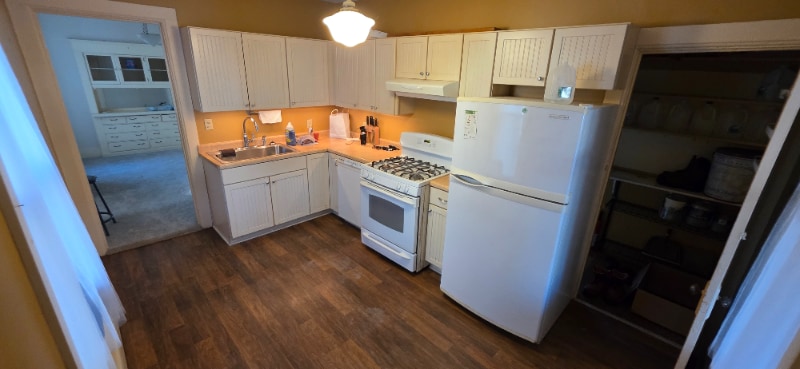 Building Photo - 621 6th St SE