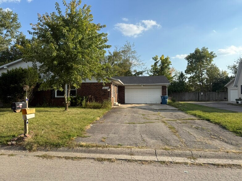Building Photo - 8175 Old Farm Ln