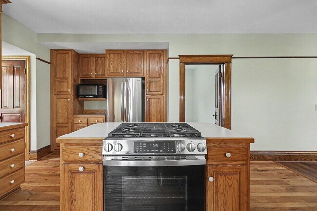 Building Photo - Secluded Farmhouse on over 1.5 acres.  $1990/ Month.  3 beds/ 2 baths