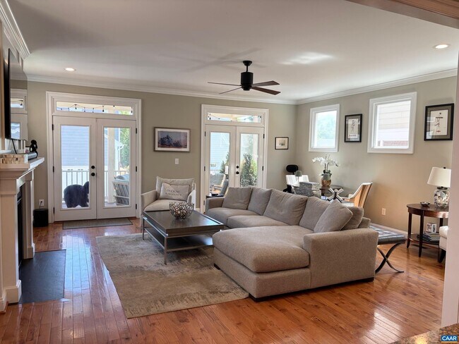 Building Photo - 270 Claremont Lane