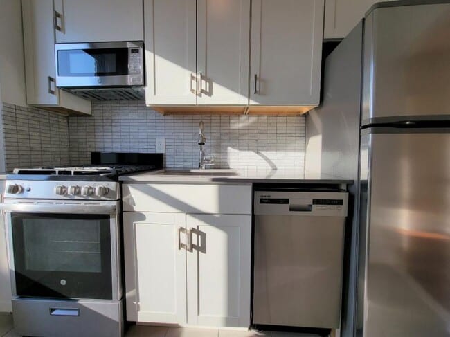 Primary Photo - 1 bedroom in ASTORIA NY 11103