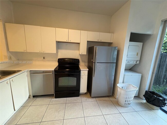 Building Photo - 4 SW 15th Rd