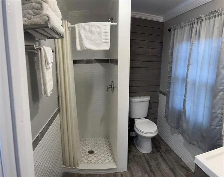 Building Photo - 110 Post Rd