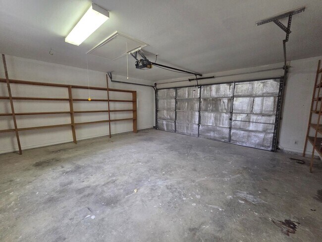 Building Photo - 1303 Malibu Dr