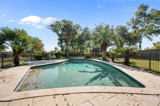 Building Photo - 4702 Bayou Vista Dr