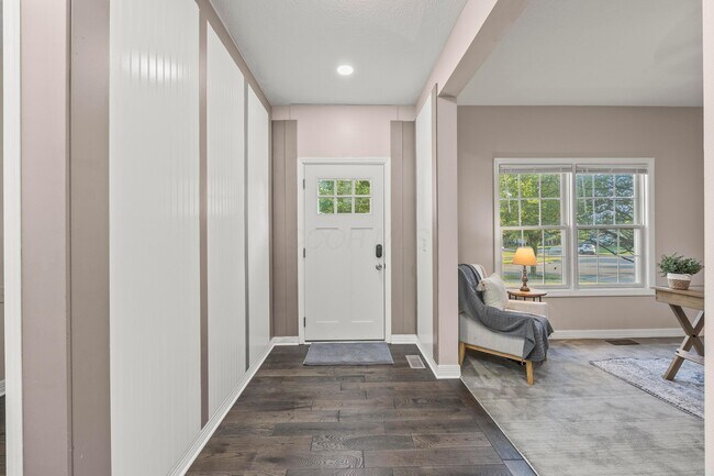 Building Photo - 5935 Pondview Ct