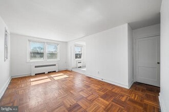 Building Photo - 1115 E Upsal St