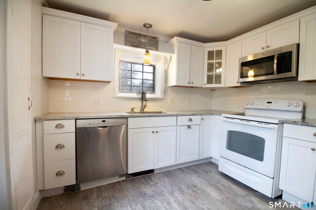 Building Photo - 21b Hoydens Hill Rd