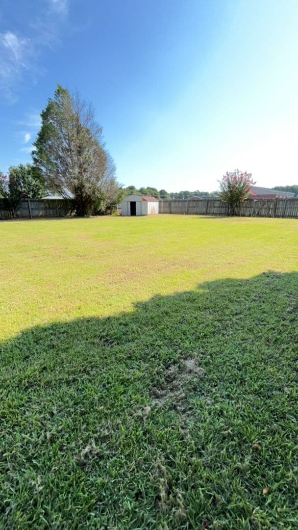 Building Photo - 715 Sark Dr