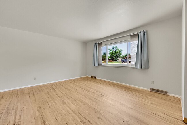 Building Photo - 4220 Edwinstowe Ave