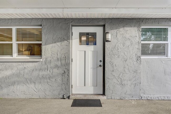 Building Photo - 2018 Windsor Way