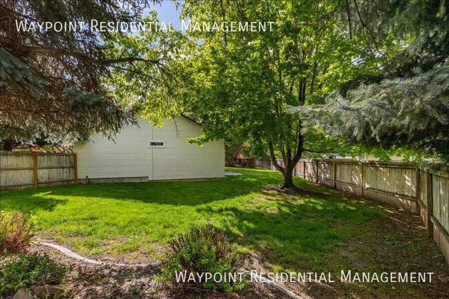 Building Photo - 1095 N Marsh Hawk Pl