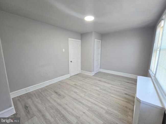 Building Photo - 2642 S 67th St