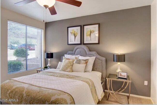 Building Photo - 1550 E Thunderbird Rd