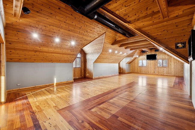 Building Photo - 16W125 89th Pl