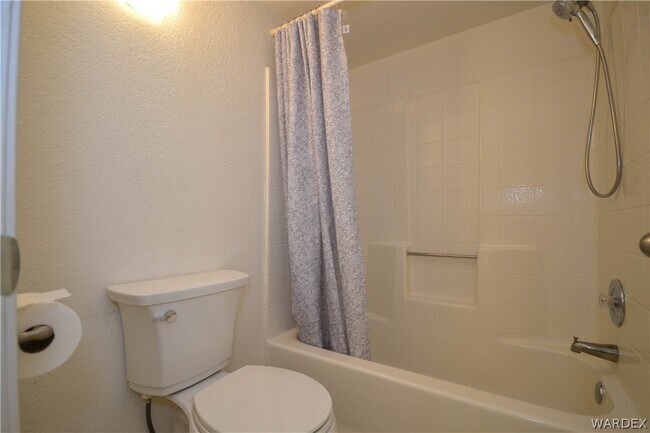 Building Photo - 2911 Country Club Dr