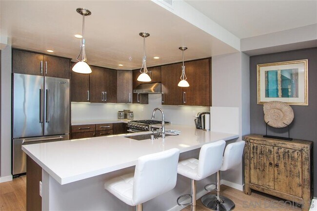 Building Photo - 6722 Vista Del Mar Ave