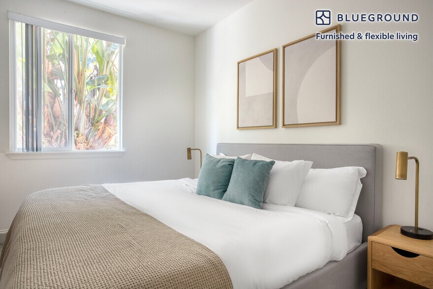 Building Photo - 5710 Crescent Prk E